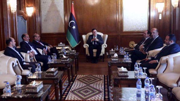 Libia, l'ex premier Ghwell cerca l'accordo con il governo di Tobruk