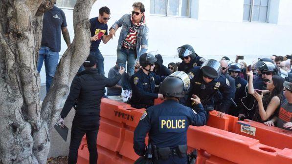 Usa, scontri a Berkeley tra nazionalisti e oppositori: 4 arresti