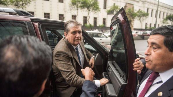 Perù, ex presidente Alan Garcia chiede asilo a Uruguay