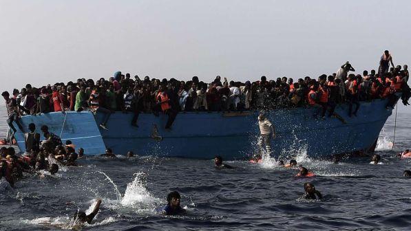 Spagna: "Italia e Malta rifiutano lo sbarco di 12 migranti"