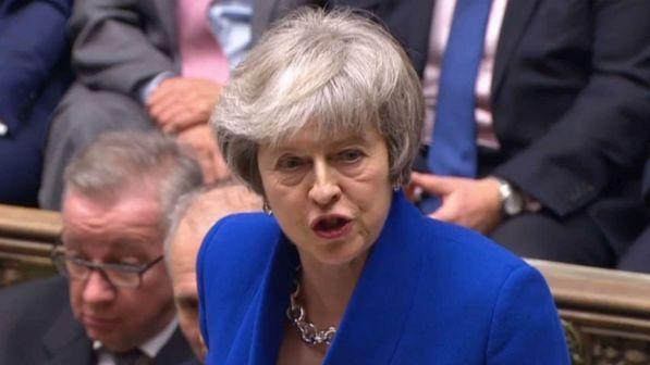 Brexit, la May ai Tory: "Restiamo uniti, avanti con il negoziato"