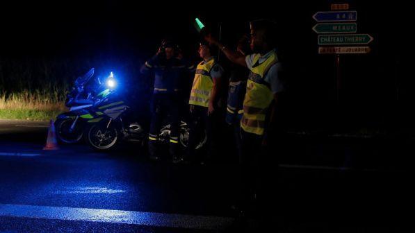 Parigi, auto contro una pizzeria: conducente sotto effetto di droghe
