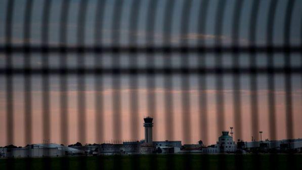 Houston: un boy scout mette in valigia bomba giocattolo, panico in aeroporto