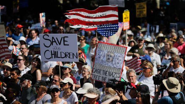 Migranti, ondata di marce di protesta in Usa: 700 manifestazioni