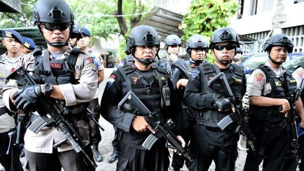 Indonesia: sventato attacco di militante islamico a stazione polizia