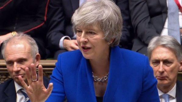 Brexit, May: "Senza ok Parlamento, Gb non lascerà Ue per molti mesi" | Opposizione: "Votiamo accordo solo se poi referendum"