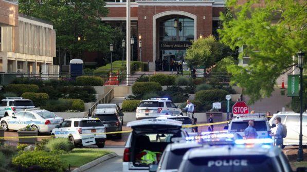 Sparatoria in un campus della North Carolina, la polizia arresta il killer: è un 22enne