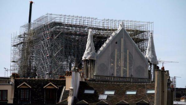 Francia, rischio piombo: stop lavori a cantiere di Notre-Dame