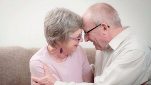 Sesso senza età: attivo il 25% degli over 75, soprattutto gli uomini