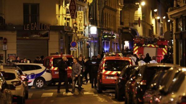 Attentato Parigi, ministro Interni: i 4 feriti sono "fuori pericolo"