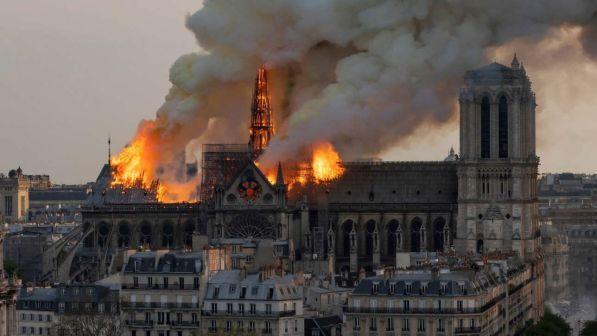Notre-Dame, Papa vicino alla Francia: preghiera per popolo di Parigi