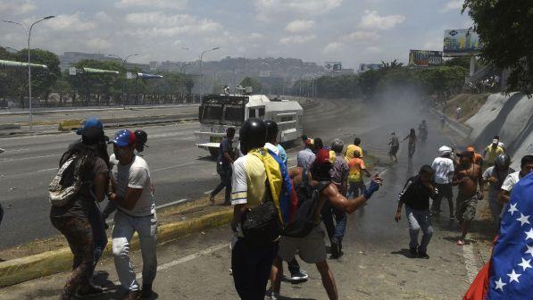 Venezuela, pro Maduro "sfrattati" da ambasciata a Washington