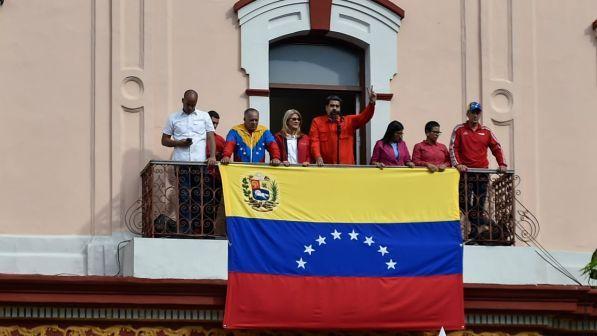 Venezuela, Maduro contro Guaido: Siamo la maggioranza,ci difenderemo