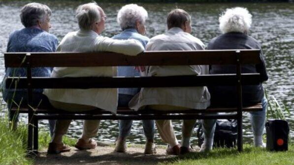 Pensioni, ad aprile via ai "tagli": ricalcolo sull'adeguamento al costo della vita