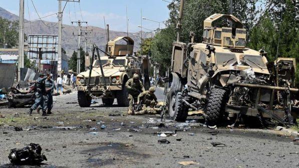 Afghanistan, kamikaze contro convoglio Nato: muoiono 11 bambini