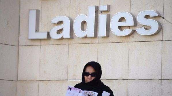 Arabia, sceicco: "Donne non guidino, hanno un quarto di cervello"