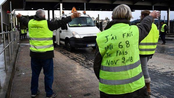 Gilet gialli, ottava vittima in Francia: morto un automobilista