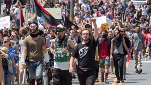 Scontri a Charlottesville, Donald Trump: violenza da più parti