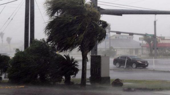 Uragano Harvey si abbatte sul Texas, almeno una vittima