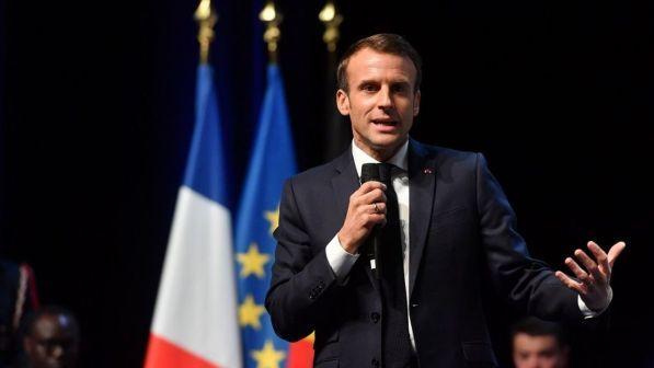 Gilet gialli, Macron: "Contro le tensioni serve il dialogo"