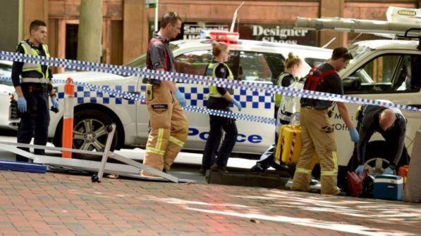 Australia, automobilista entra in zona pedonale: 3 morti e 20 feriti