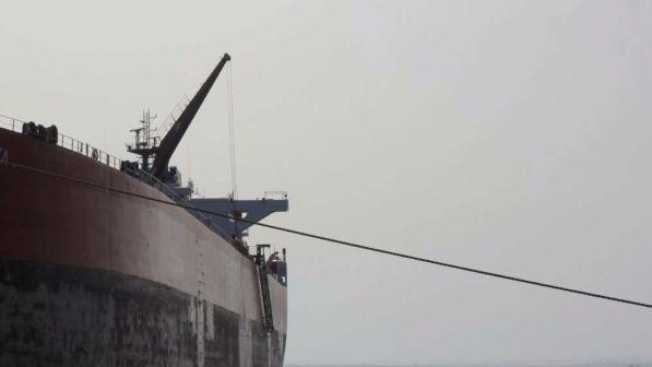Corea del Sud, esplosione su petroliera: quattro morti