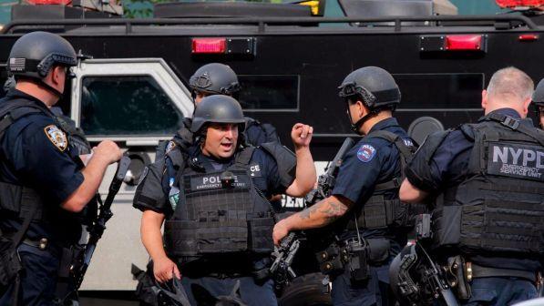 Usa, Trump vuole restituire le dotazioni militari alla polizia