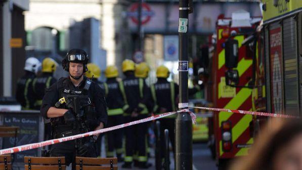 Londra, media: "La polizia sta disattivando un secondo ordigno"