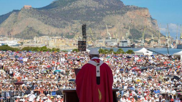 Papa Francesco: "La pietà popolare non sia strumento della mafia"