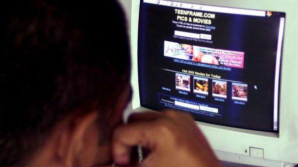 Allarme minori e cybersex, a Bergamo 15enne scopre di chattare con il padre