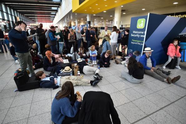 Londra, riaperto l'aeroporto di Gatwick dopo la chiusura per i passaggi di droni non autorizzati