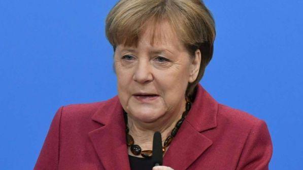 Iran, Merkel: grave scelta Trump, Berlino resta vincolata accordo