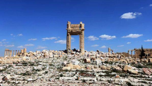 M.O., venduti sui social reperti antichi: anche un busto da Palmira