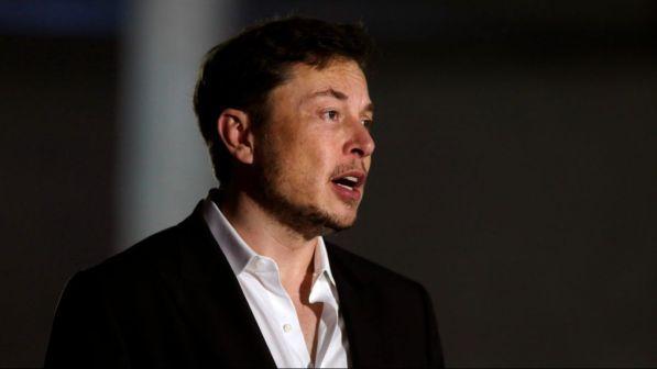 Tesla, Elon Musk annuncia il taglio del 7% del personale