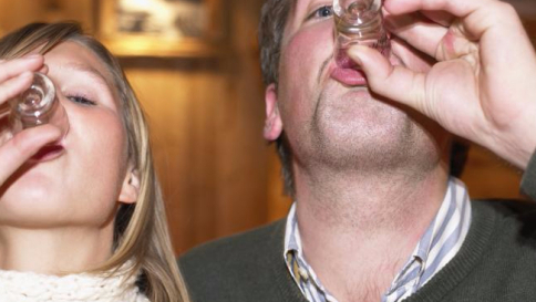 alcol, alcolismo, binge drinking, shot, drink