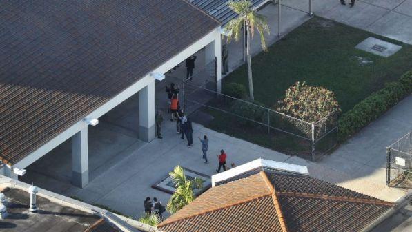 Strage Florida, media Usa: "Trump pensa di vietare le armi agli Under 21"