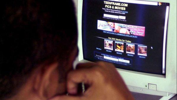 Scoperta rete di pedofili su Facebook:tra arrestati anche un diacono