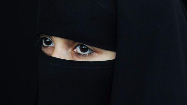 Canada, Quebec vieta niqab e burqa negli uffici pubblici
