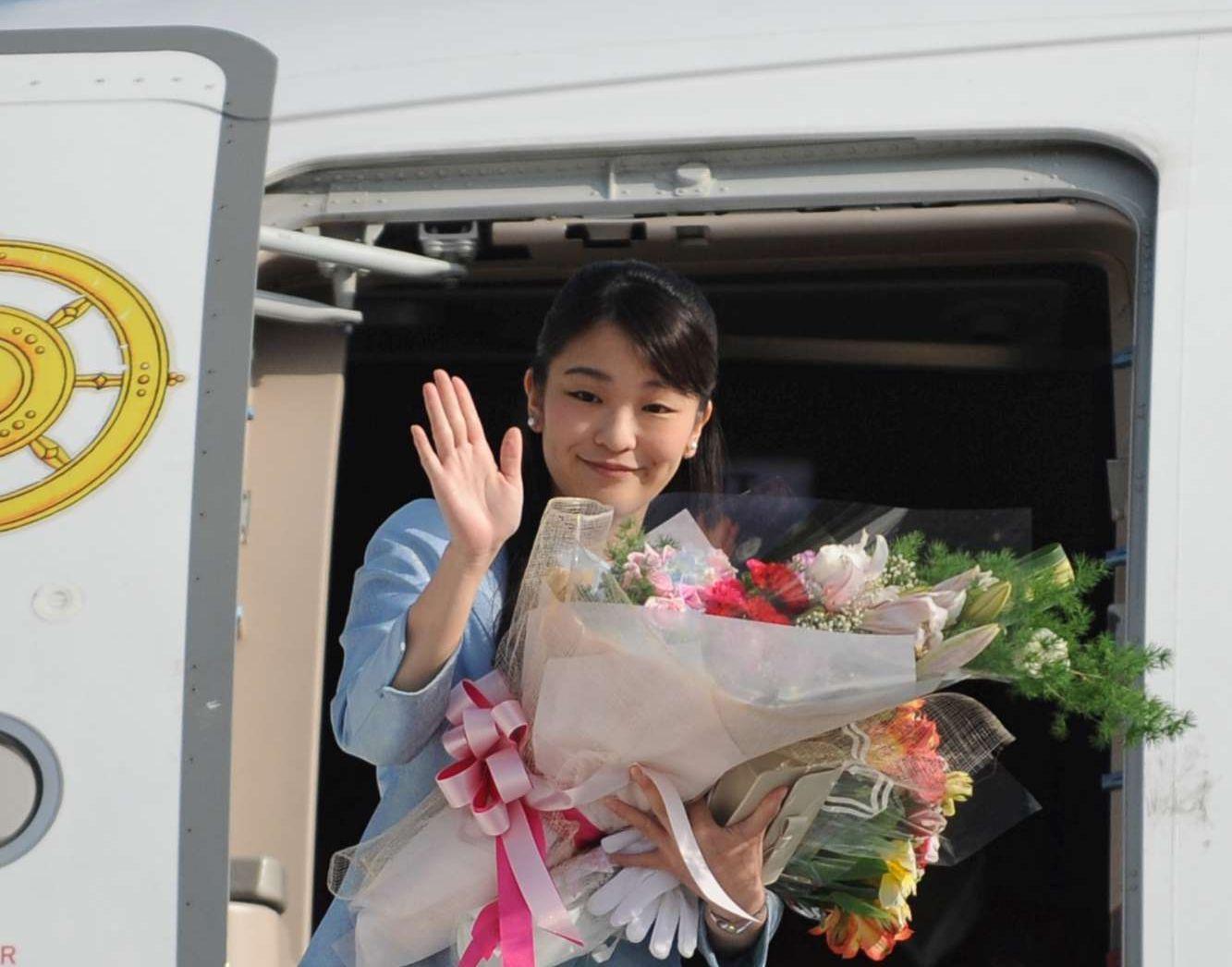 Giappone, la principessa Mako rinuncia al titolo per sposare un uomo comune