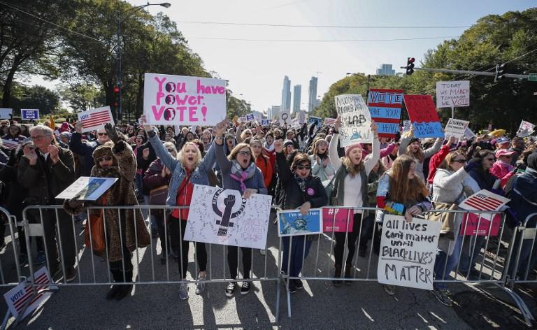 Usa, donne in piazza a Chicago contro politica maschilista di Trump