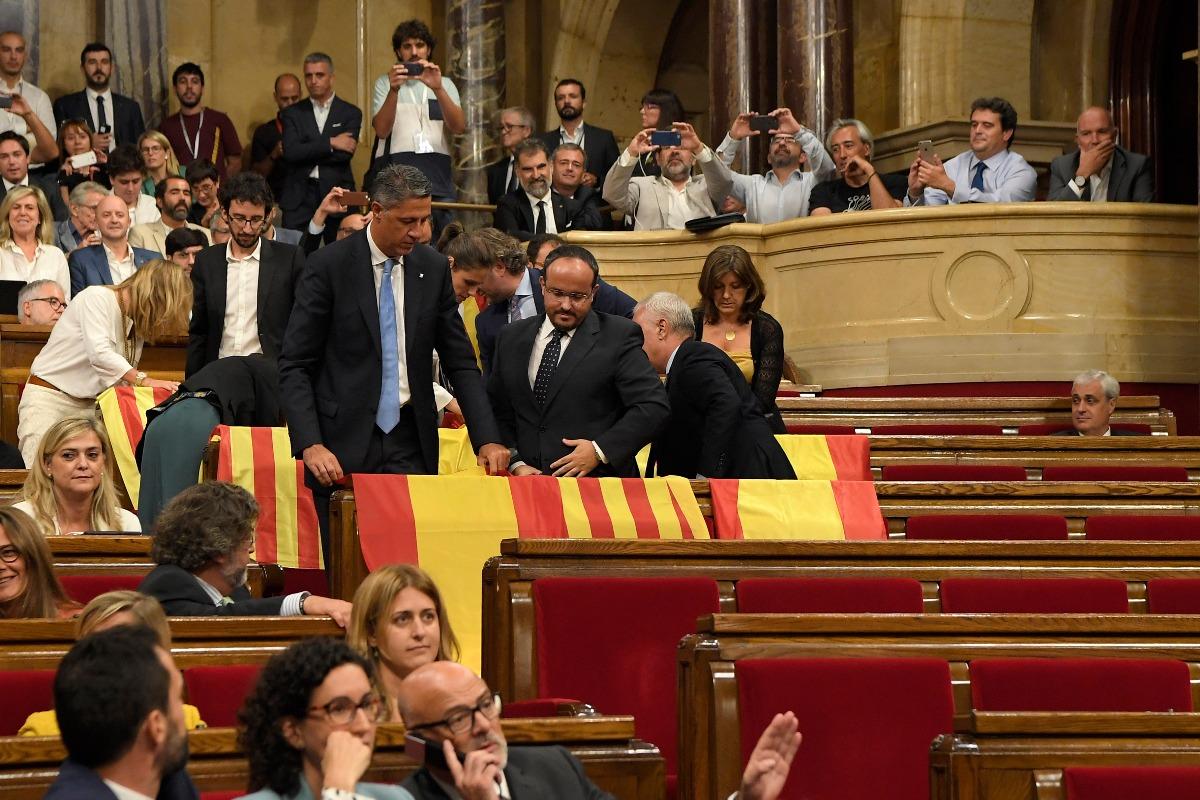 Parlamento catalano approva legge su referendum indipendenza