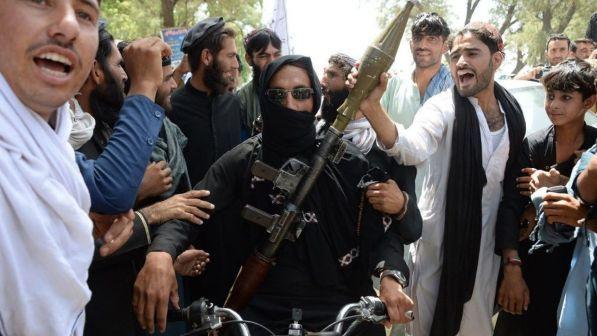 Afghanistan, accordo sulla pace: intesa tra Stati Uniti e talebani | L'Italia valuta il ritiro del contingente