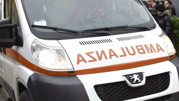 Bergamo, punta da ape mentre guida causa frontale: due feriti