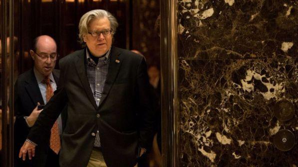 Bufera sul super-consigliere di Trump: "E' razzista" Putin telefona al neo presidente Usa: "Ora rispetto"