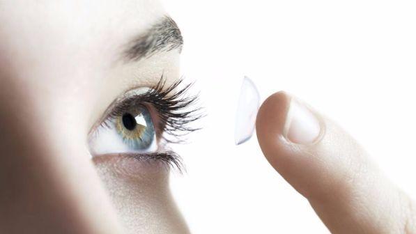 Allarme miopia tra i giovani: tutta colpa degli smartphone