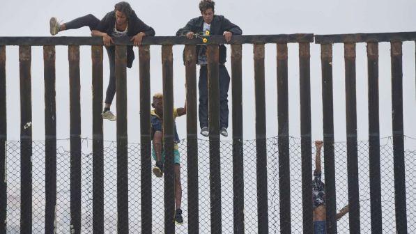 Usa,al via costruzione del muro anti-migranti al confine con Messico