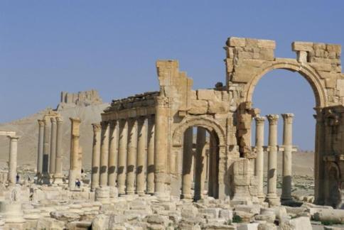 Siria, esercito di Assad verso Palmira con il sostegno degli aerei russi