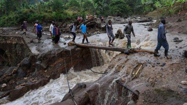Uganda, si ribalta barca con giocatori di calcio: almeno 9 morti