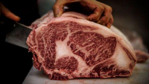 Consumi, Coldiretti: storico ritorno della bistecca a tavola (+6%)