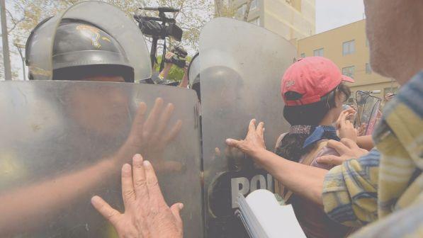 Aumentano i pedaggi, scontri in Perù durante le proteste